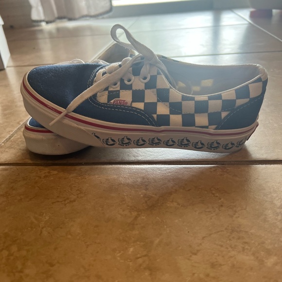 Like New vans - Picture 2 of 3